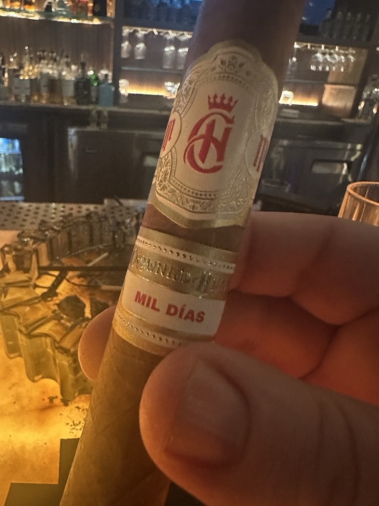 Crowned Heads Mil Días
